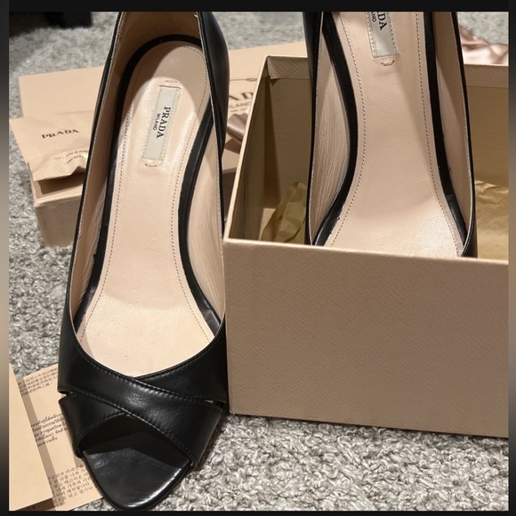 Authentic PRADA peep-toe pumps Size 40 - Picture 1 of 5